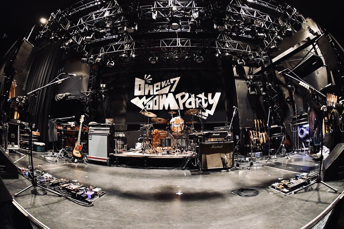 one room party vol.7⚡️

🏁ツアーファイナル🏁

📍【香川】高松festhalle 2日目

⏰グッズ先行販売🛍️
16:00～ 

下記を必ずご確認いただき、お越しください！

✅顔写真登録
tixplus.jp/feature/backnu…

⚠️公演においてのご注意およびお願い
oneroom.info/feature/vol7_a…

#backnumber 
#oneroompartyvol7