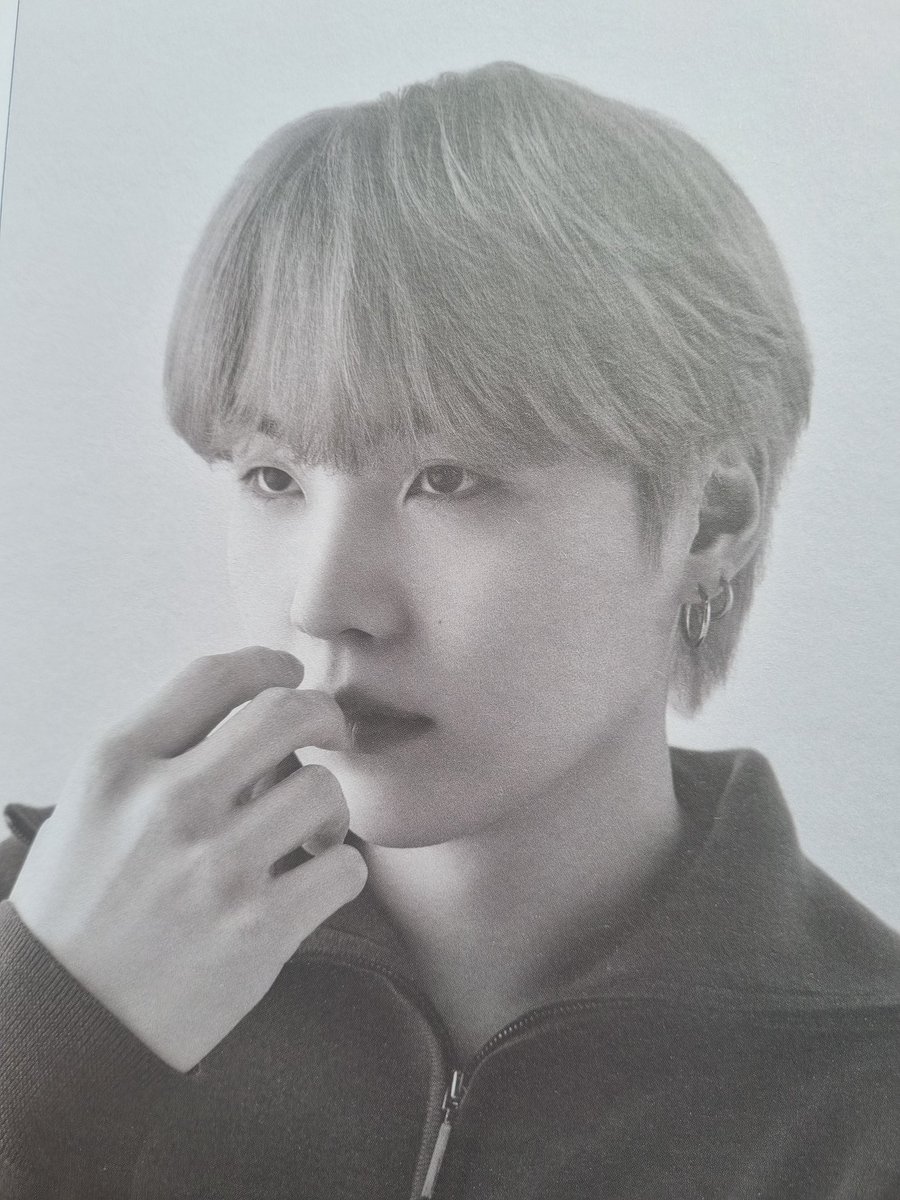 cami191004's tweet photo. Nuevas Fotos de SUGA para la BTS Pop-Up: MONOCHROME https://t.co/q3QdwCqfB1