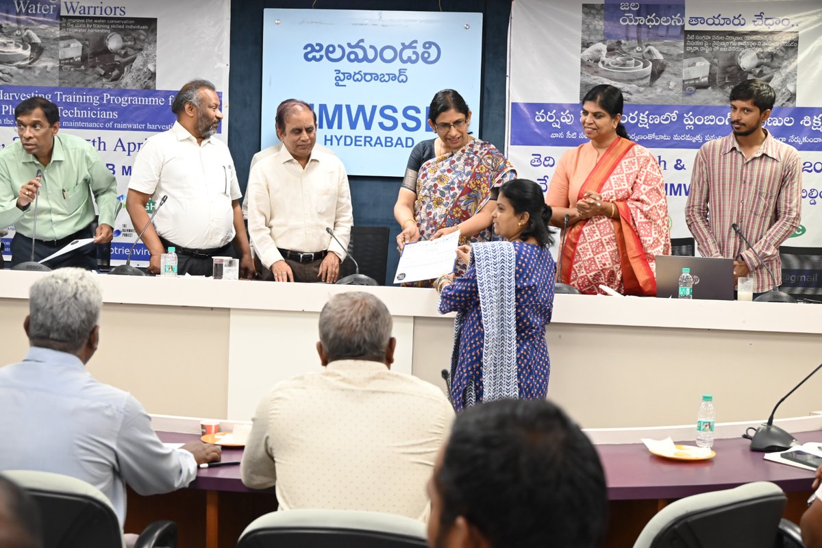 kalpana_designs's tweet photo. Concluding session @HMWSSBOnline on #PlumbersTraining #ClimateActionSummer2024 presided by #VaniPrasad garu
Prin Sec Env & Forests.
99 people from a good cross section of NGOs for water, corporate facilities, @SouthCentralRa2 & a plumbing tech from old city
@rainwater_info https://t.co/7SJFiOnSVt