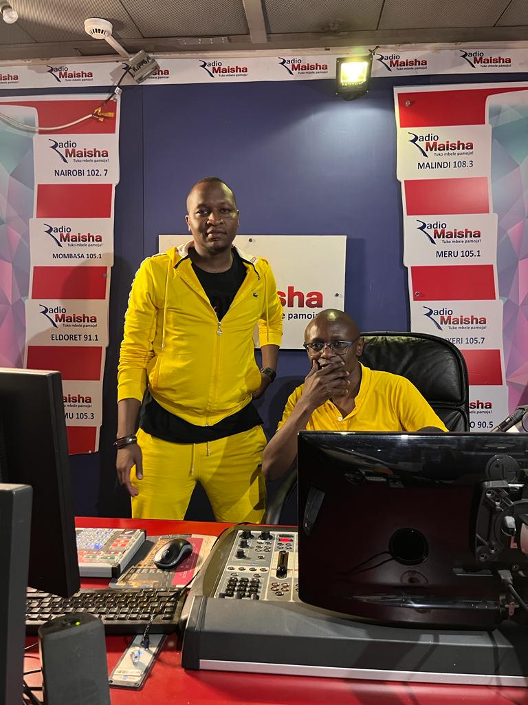 Club Rhumba na @titinirhumba na @dj_darius1 kutoka saa moja hadi saa nne usiku. #RhumbaRepublik #RadioZaidiYaRadio