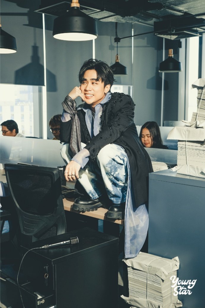 JCSGALLERY's tweet photo. Psst, bata! Baba dyan sa table ay!

#JOSHCULLEN @JoshCullen_s https://t.co/b1Sfr4hLar