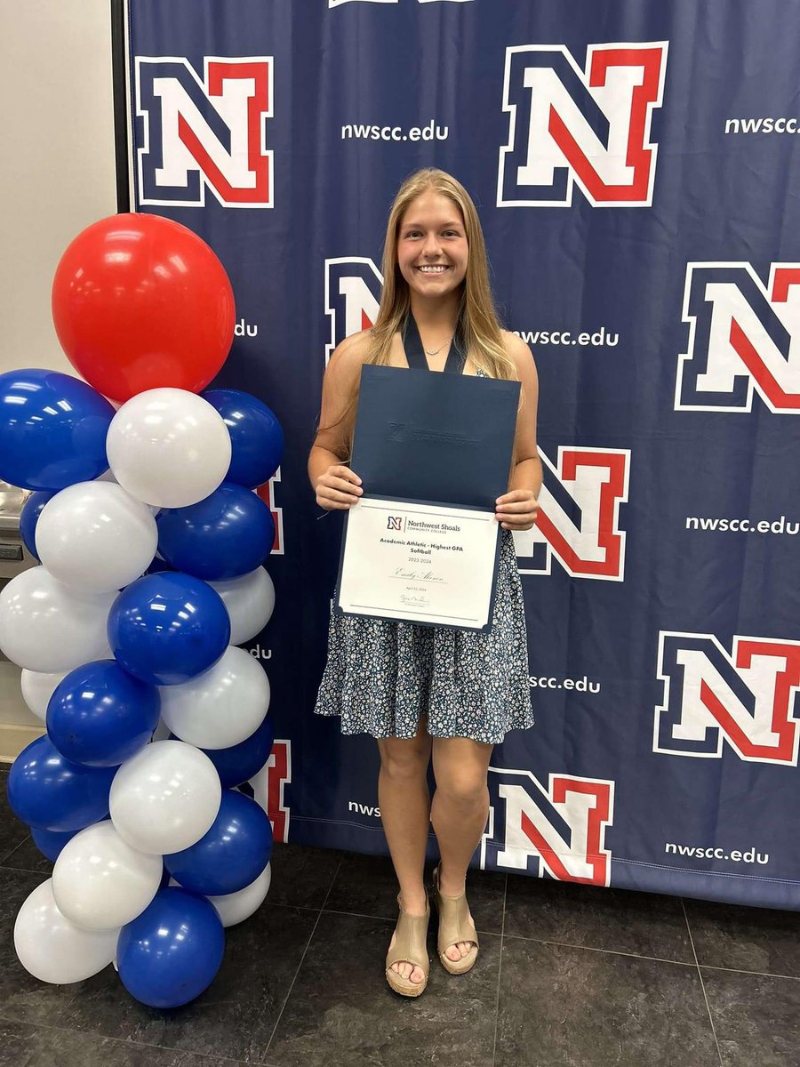 Student-Athlete 📚

Congratulations to Sophomore Emily Ahonen for being recognized at the NWSCC Honors Night tonight for the Highest GPA for Softball! 

#PatriotPride #GoPatriots