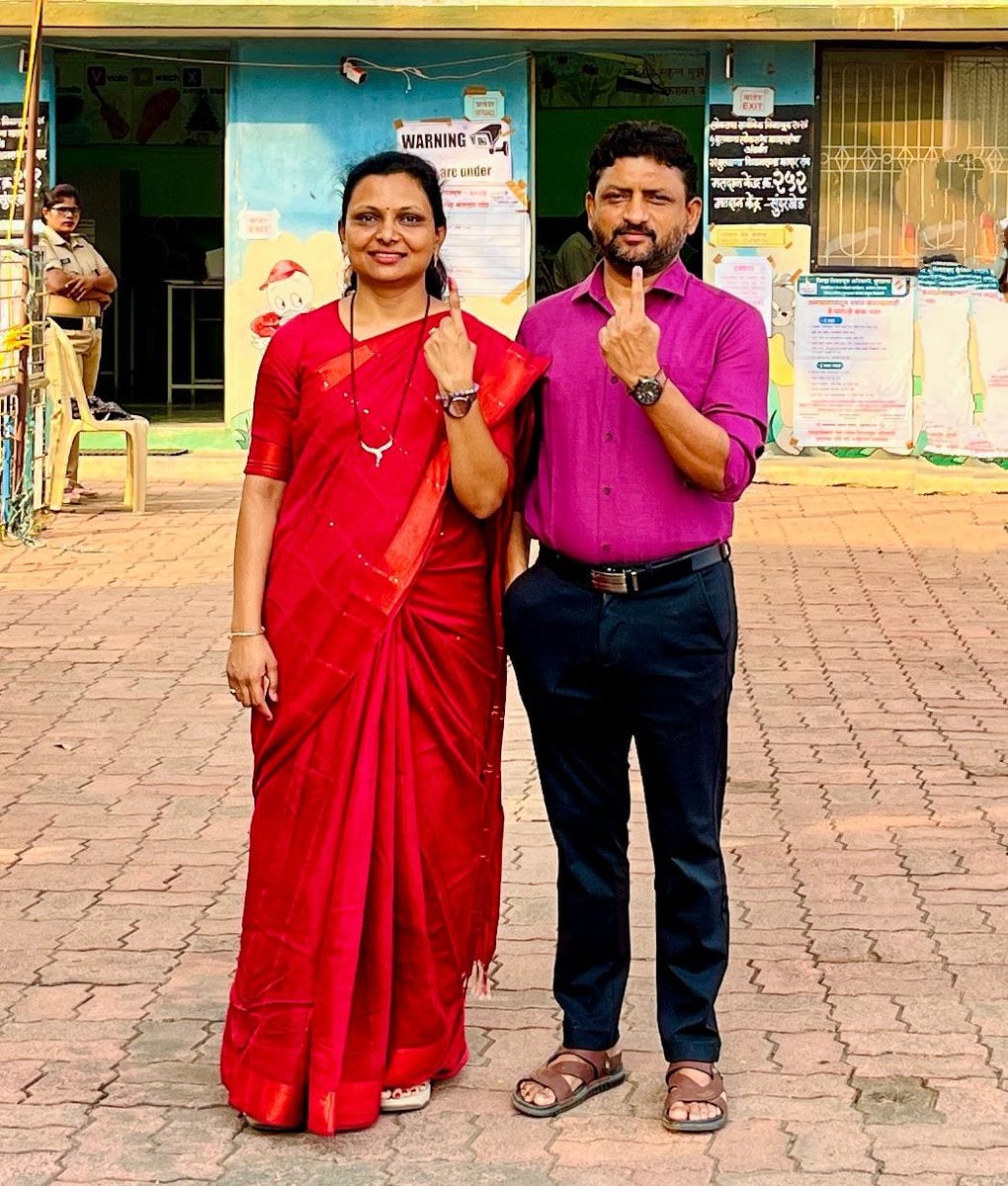 ShelkeJayshree's tweet photo. तुमचे एक मत बदल घडवू शकते!
लोकशाहीच्या संवर्धनासाठी, संविधान वाचवण्यासाठी मी मतदान केलंय , आपणही करा!👆🏼

#महाविकास_आघाडी #VoteForINDIA #voteforbest 
#LoksabhaElections2024
#लोकसभानिवडणूक२०२४
#vote_MahaVikas_Aghadi #LoksabhaElections
#बुलढाणा_मतदारसंघ #लोकसभा_निवडणूक
#Buldhana https://t.co/W9cCDIJJOe