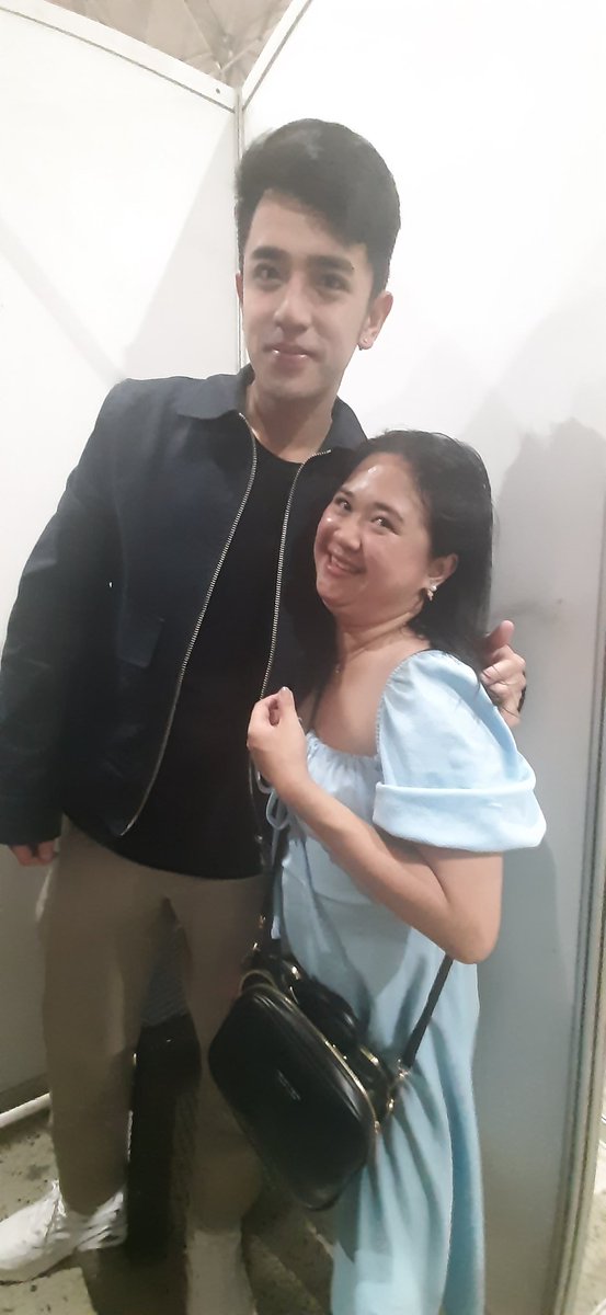 I met David many times  na he is such a good and charming guy, Mabait sa lahat and humble pinagbibigyan nia lahat ng gusto magpapicture sa kanya, the last time we met is last year oct sa nccc davao. He is not feeling well that day pero he still accomodate ng nagpapic sa knya