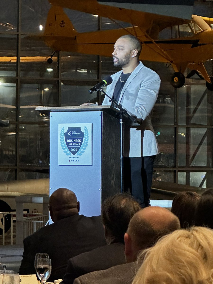 TracyTTraffic's tweet photo. Proud of you @DougBaldwinJr 
You are making a difference in this community! #hcdb https://t.co/w7ehWpfyYt