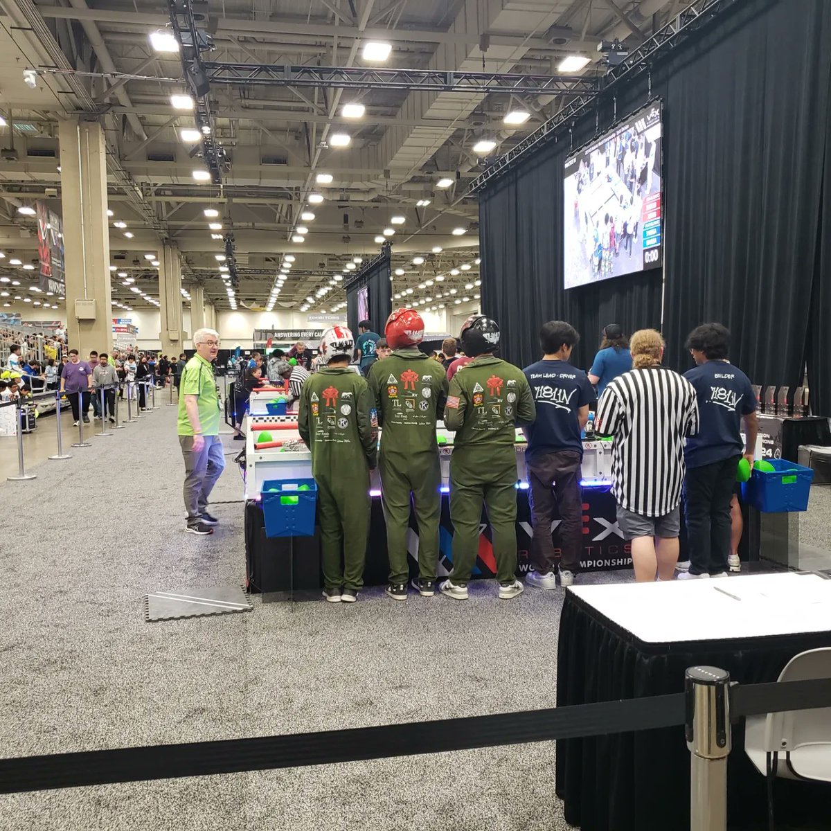 SandyVEXRobotic's tweet image. Good start to our World Tournament.  Practice match went well even though we lost pressure in our pneumatic system.  Our 1st official match we lost by 8 pts, but the bot ran well, auton work great and we played some great defense!  Onto tomorrow!