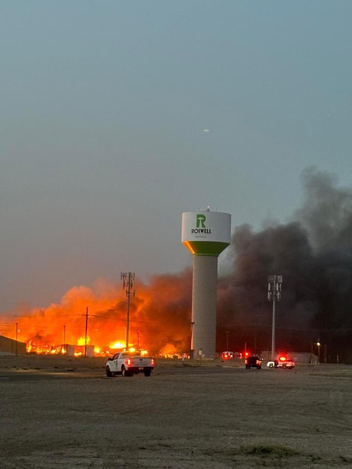At least one historic structure is catastrophically burning at the former #Roswell air base. It appears to be the east WWII train side warehouse. Hangar 84 is just out of view to the right edge of the frame. I am sick to see this.