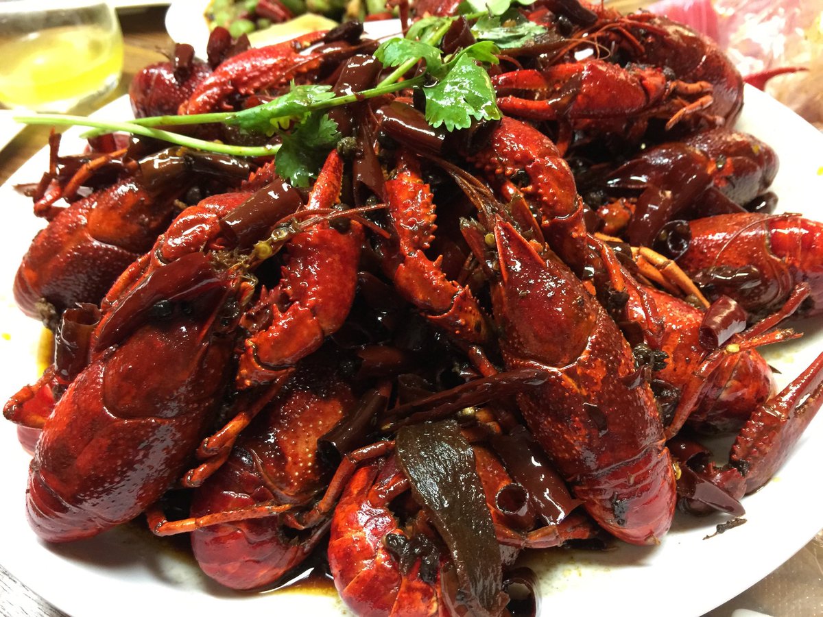 @the_dadchef Seriously, I raised a crawfish when I was a kid. In a small fish tank, because they are called small lobster in China, I thought they would grow into large lobster as I raised them. Later on, I opened a crawfish restaurant in Beijing where sold over 2,000 crayfish daily from…