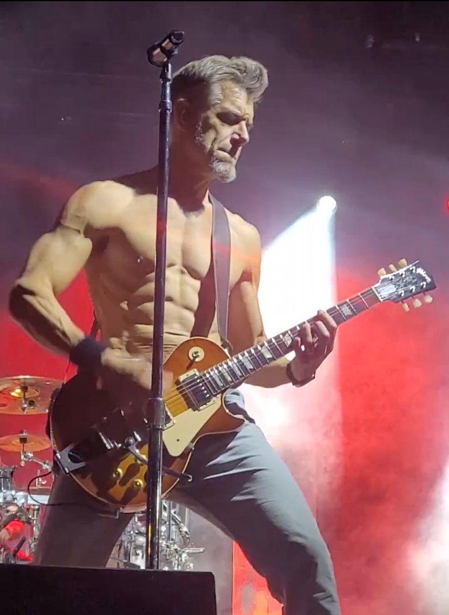 ruiz311est's tweet image. When @NickHexum jumps, I scream! ✨️🫶✨️ Love all 5 of my guys! Some shots for you Nikki of your man! ✨️🫶🤤🛸
@311 @NickHexum @nikkihexum @pnut #Down #420day #311rocks