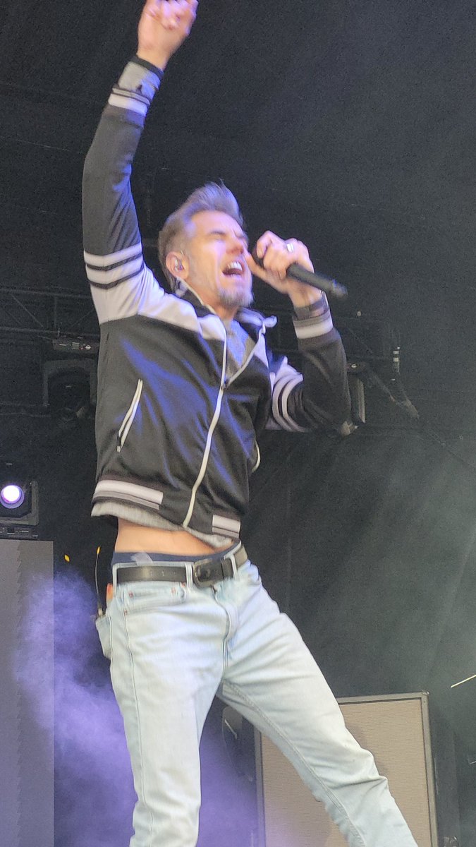 ruiz311est's tweet image. When @NickHexum jumps, I scream! ✨️🫶✨️ Love all 5 of my guys! Some shots for you Nikki of your man! ✨️🫶🤤🛸
@311 @NickHexum @nikkihexum @pnut #Down #420day #311rocks