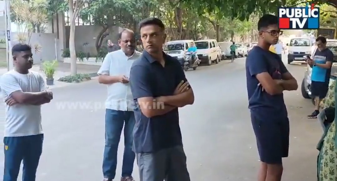 Indian coach Rahul Dravid casts his vote in the Loka Sabha Elections.