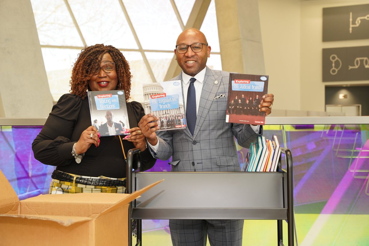 Our dedicated library staff is hard at work preparing the new Far Rockaway Library building to open this summer! Thank you to @QnsBPRichards and New York State Assembly Member @KhaleelAnderson for stopping by to help us stock the shelves! facebook.com/media/set/?set…