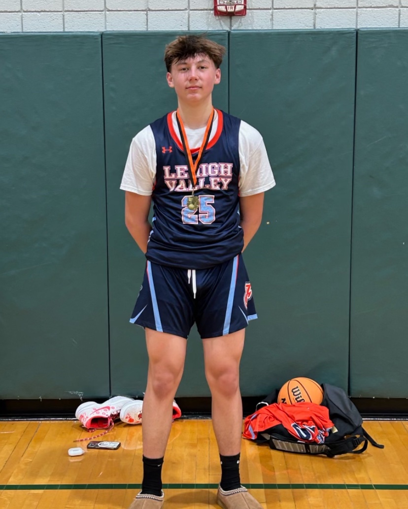 Force Focus! Zeke Gordner from Parkland stands at 6’ tall and is a force around the paint, grabbing rebounds, blocking shots, and battling for position.  His mid-range shot and finishing around the rim made him a challenge to defend, putting in 10 pts in the championship game.