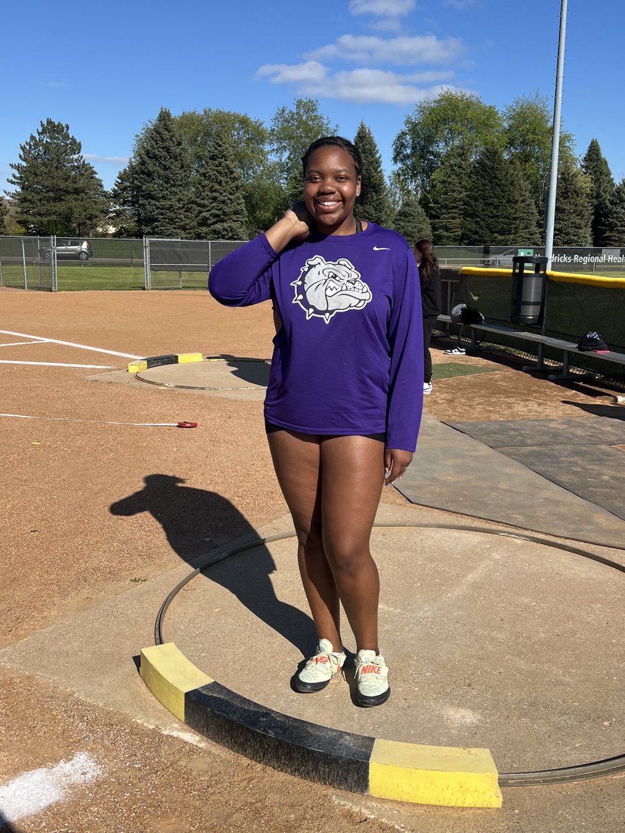 BHSDogsTrack's tweet image. 🚨SCHOOL RECORD ALERT 🚨

Loria Snowden 
Shot Put 
43’8.5” 

The previous record was 43’ 1.5” from Alexis DeJean in 2007. 

Congrats Loria! 🔥