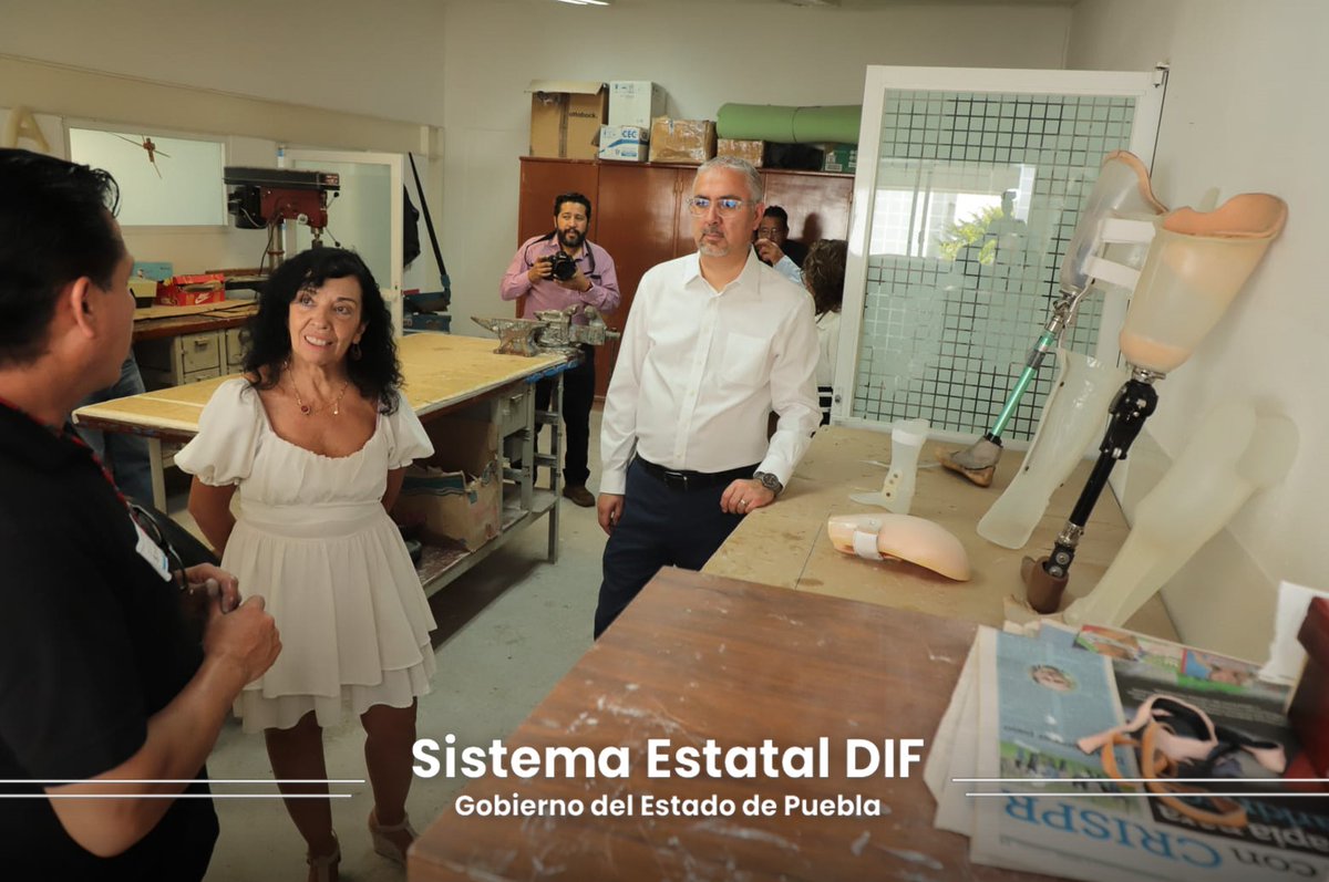 DIFGobPue's tweet image. La presidenta nacional del @DIF_NMX, @nurifernandeze, en compañía de nuestro director Jesús Alejandro Cortés, recorrió esta tarde el Centro de Rehabilitación y Educación Especial #CREE, el Centro de Atención Integral para Ceguera y Debilidad Visual y la nueva #CasaDelAdolescente.