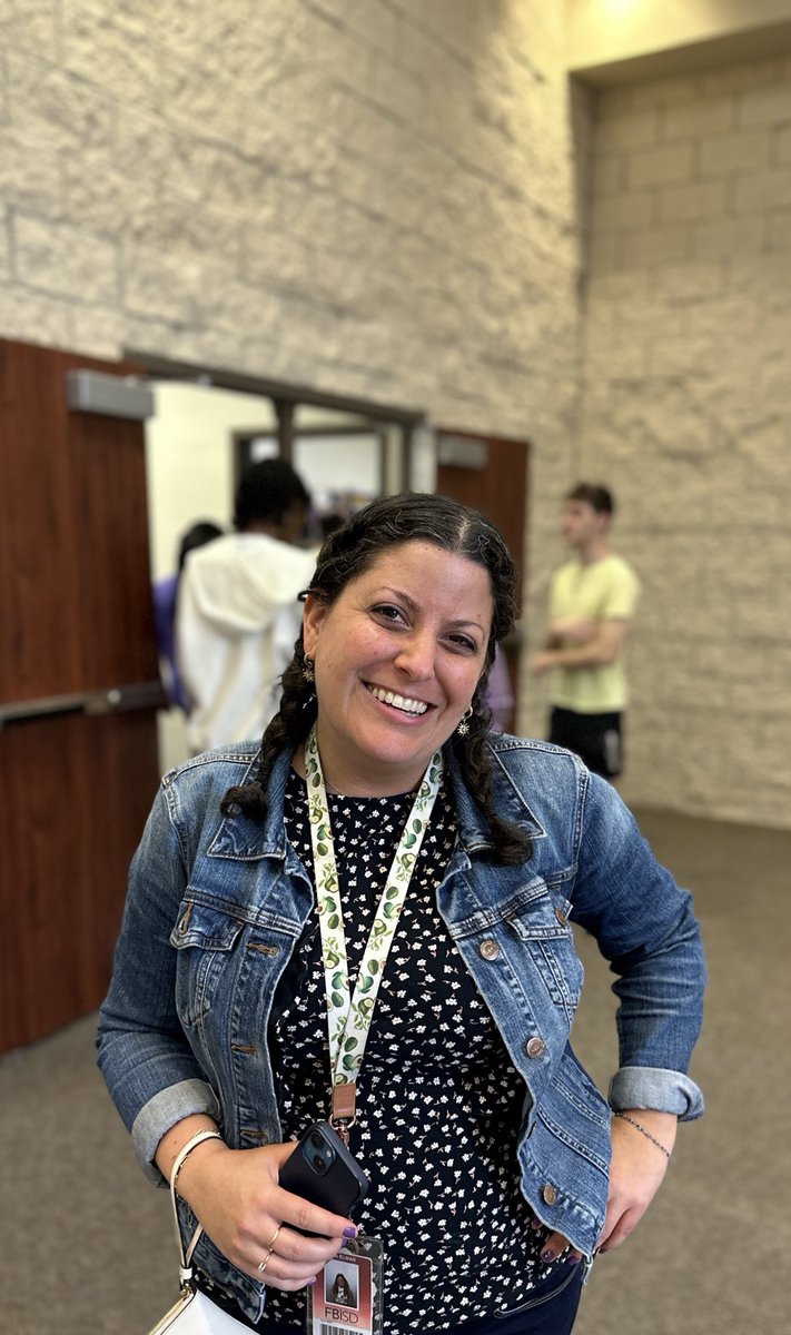 @RGAPMobileLive @Rphs_World @FortBendISD 🚨Talent Show Alert🚨: Ms. Elman, RPHS Spanish Teacher joins-in on tonight’s fun! 2024 Spanish National Honor Society Talent Show! @RGAPMobileLive @RPHS_World @FBISD_WorldLang @FortBendISD #BringingTheTalent @ElmanSenorita22