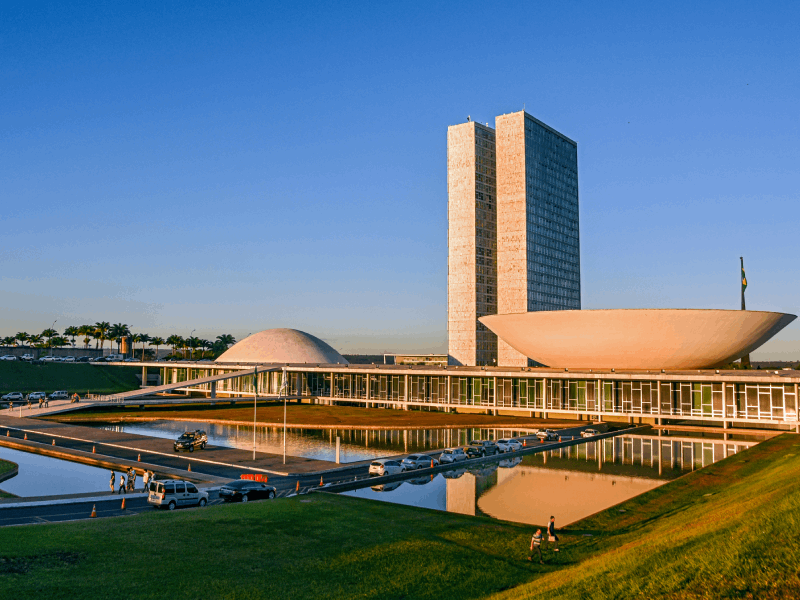 O Governo Federal anunciou a criação do programa Eco Invest Brasil, uma ferramenta de hedge cambial, focada em oferecer proteção para os investimentos estrangeiros em projetos sustentáveis no país. A ideia é atrair aportes para o Brasil com o argumento

bit.ly/4a22sgE