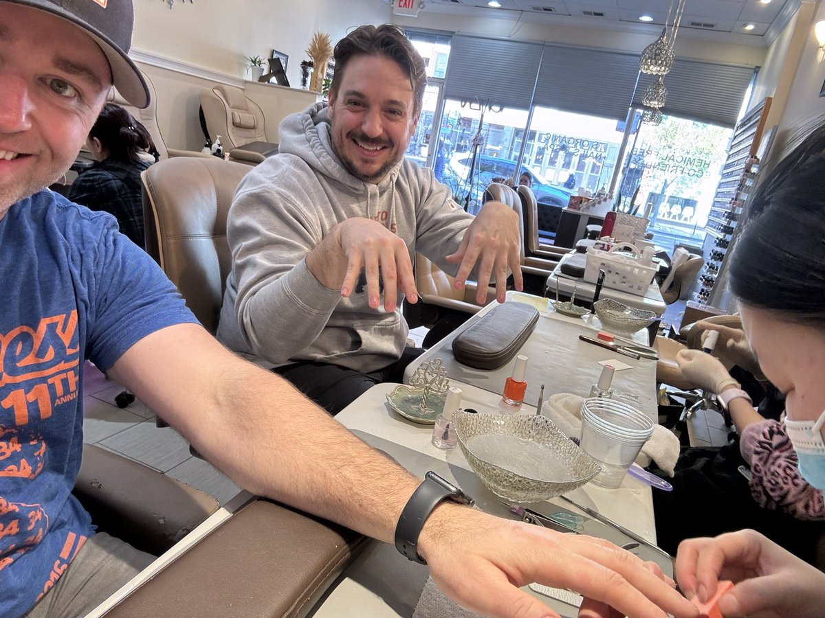 barstoolWSD's tweet photo. Got a nice little manicure with @BarstoolChief this afternoon in solidarity of our totally straight HOF QB of the future officially joining the Bears tonight https://t.co/dKcWtK6Buu
