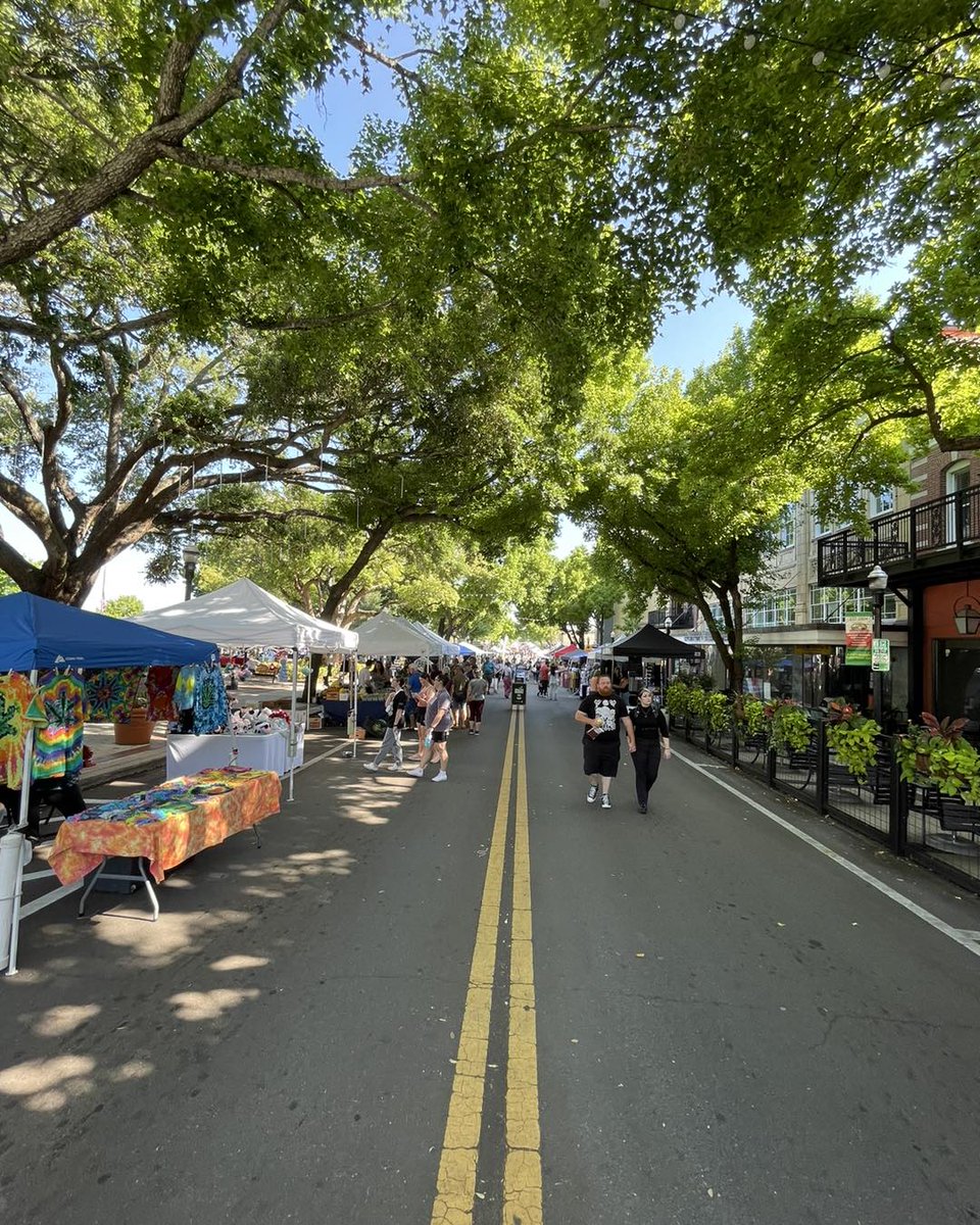 Check out the Swan Derby tomorrow night, a Pay It Forward Festival and Drive Electric Car Show in Munn Park on Saturday alongside the Downtown Farmers Curb Market, plus more fun events happening Downtown this week! downtownlkld.com/weekly-newslet…