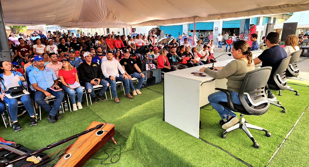 Tuvimos una jornada especial de trabajo en el municipio Julián Mellado, donde hicimos la entrega de los trabajos de rehabilitación de la biblioteca pública Ricardo Montilla, una solicitud realizada a través del 1x10 y que quedó como nueva gracias al Presidente @NicolasMaduro.