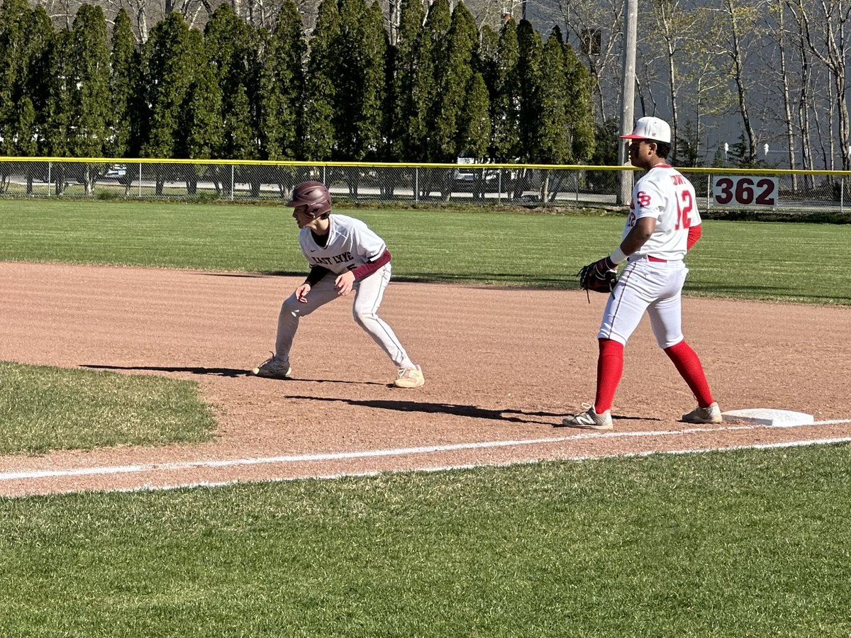 Baseball gets the 3-0 win at home, 3rd win in a row, to improve to 6-3.  Liam Joyce first varsity start threw no hitter over 6 2/3.  Struck out 12.  Alex Dreyfus and Nicholas Cambi each get 2 hits and 1 RBI⚾️#ctbb @GameTimeCT @GoECCAthletics @CS_Pxp