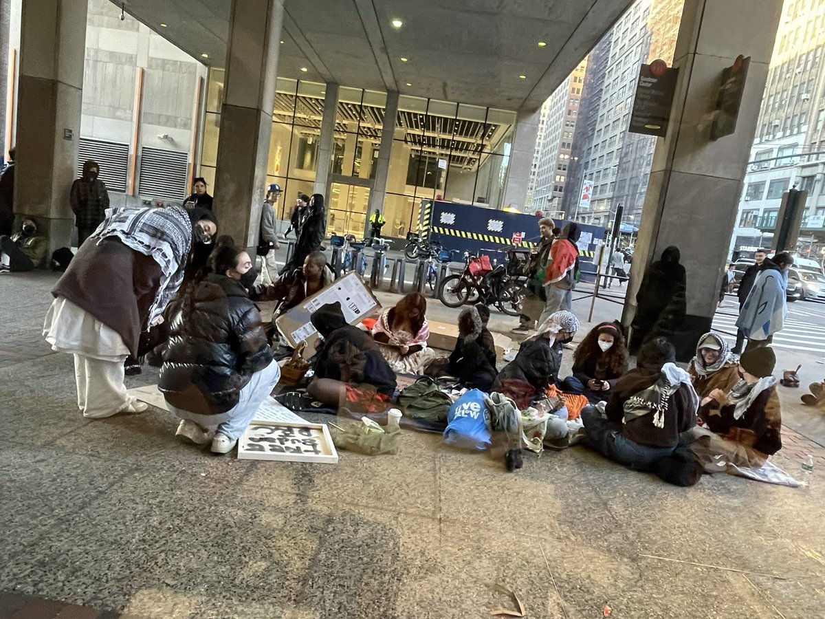 FIT encampment holding it down inside and outside for Palestine. #SUNYdivest