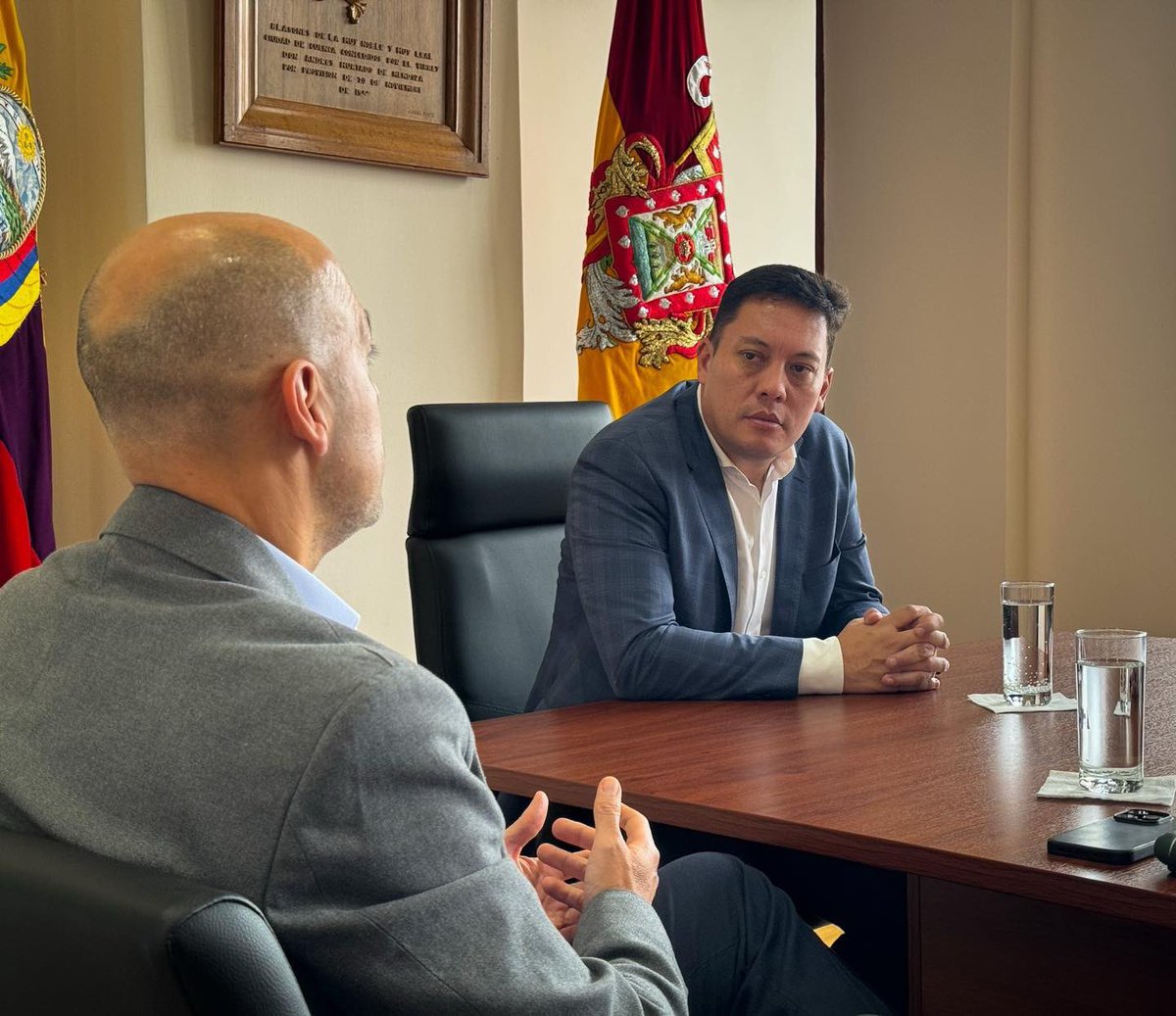 ¡Cobertura para cada rincón de la ciudad!📲 🌐

Mantuvimos una reunión con el vicepresidente de <a href="/MovistarEC/">Movistar Ecuador</a>, Juan Francisco Flores, en la cual abordamos temas para mejorar la conectividad en #Cuenca🔝
 
Seguimos trabajando por el bienestar de todos con #AmorPorCuenca💛❤️