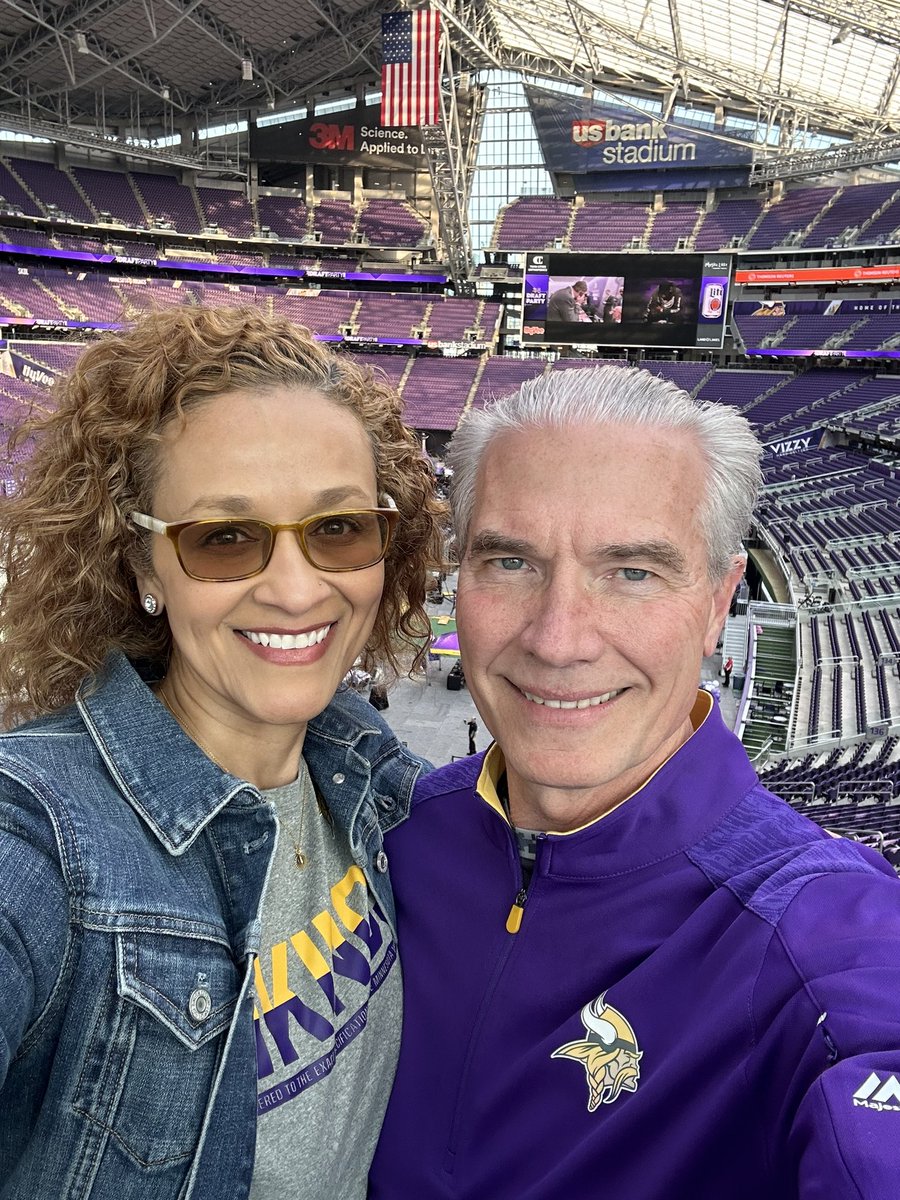 KarrisGolden's tweet photo. W/@EllringerKen &amp; Paul Krause at #vikingsdraft party — &amp; @PAOnTheMic, @nacholeber &amp; @3RonJohnson https://t.co/TJ8MLDGdpR