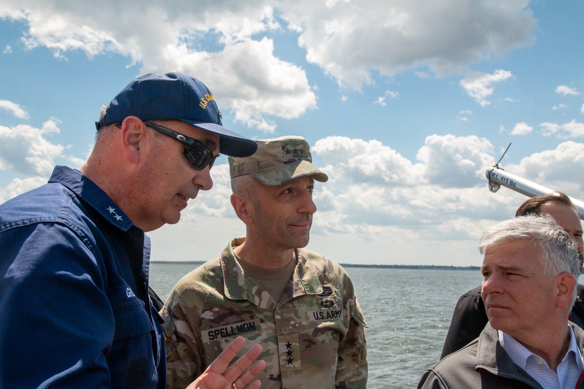 ~50,000 tons of concrete and steel collapsed into the Patapsco River from Baltimore’s #FSKBridge.   📸: Dylan Burnell  @ArmyCorpsNAD @MayorBMScott @BmoreCityDOT @USCG @USArmy 3/3