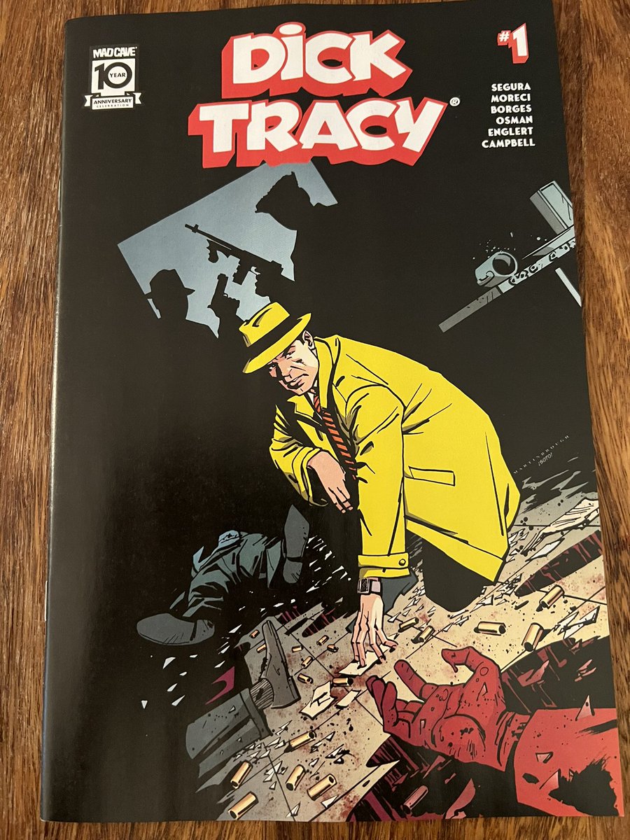 This @smartinbrough cover from the new Dick Tracy series is so amazing. It tells a whole story in just the one cover. Love it 😍!