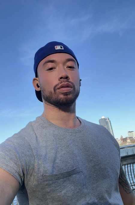 Watch Brian Nieh's leaked NSFW photo on TwXstars