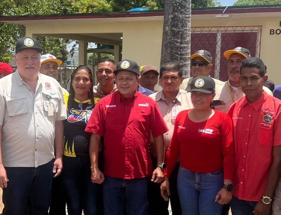 El M/G Alexis Rodríguez Cabello, vicepresidente de la Junta Interventora de la CVG,Aldo Cantafio,titular de FMO,junto a las fuerzas vivas,inauguraron el Puesto Comando 1x10 del Buen Gobierno en Ciudad Piar, fortaleciendo el sistema de participación e interacción del poder popular