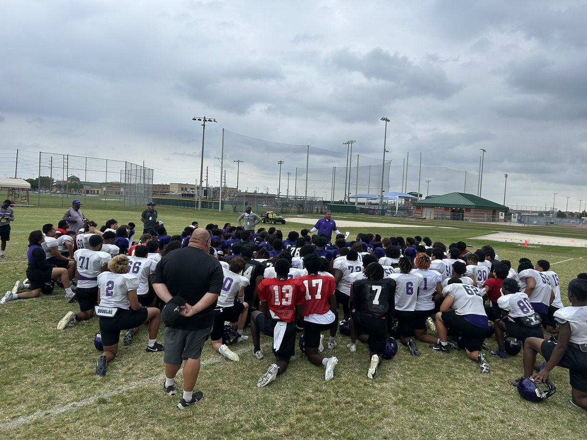 Day 3 Spring Football ✅ 

#Class #Character #Accountability 
#FAMILY      #MaverickFootball