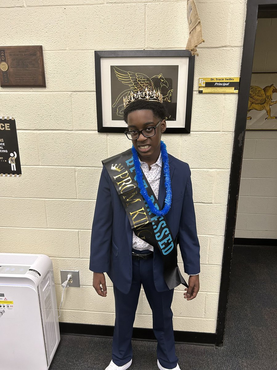 FCHSGriffins's tweet photo. Major shout out to Ms. Thomas, the Griffin Ambassadors, Chick-fil-A Leadership Academy, Teacher Cadets, &amp; DJ 1K (Alvin Wilson) for hosting our Under the Sea Prom today for their Impact Project! Our Griffins had a BLAST! 🖤💛 https://t.co/FJBO1C0oRP