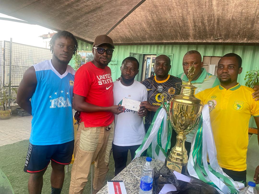 The winner of the Ibeju Lekki football league recently got their prize cheque. Congrats to Tikko FC's of Adeba. And kudos to the leader and coaches for successfully making the first-ever league. 

#IbejuLekki #GrassrootsFootball