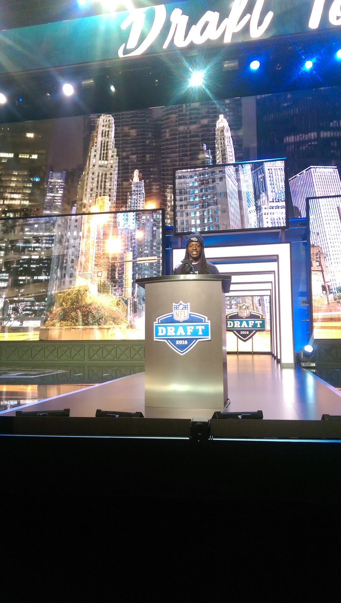 I was able to grace the podium in Chicago in 2016 and it was a memory I'll never forget! Fast forward ⏩ With the 7th overall pick of the 2024 @NFL draft the Tennessee @Titans select Joe Alt ,Tackle, Notre Dame! #TitanUp #NFLDraft