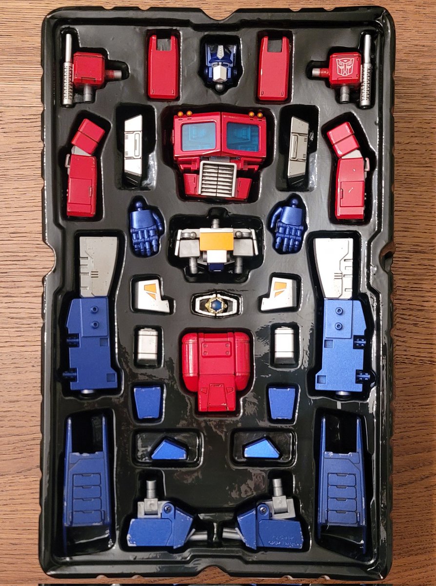 Got that new YoloPark Prime in the house. Looks to be a bit more involved a build than Megs, but should still be plenty of fun! @yolopark @transformers #Transformers #OptimusPrime #Optimus #Prime