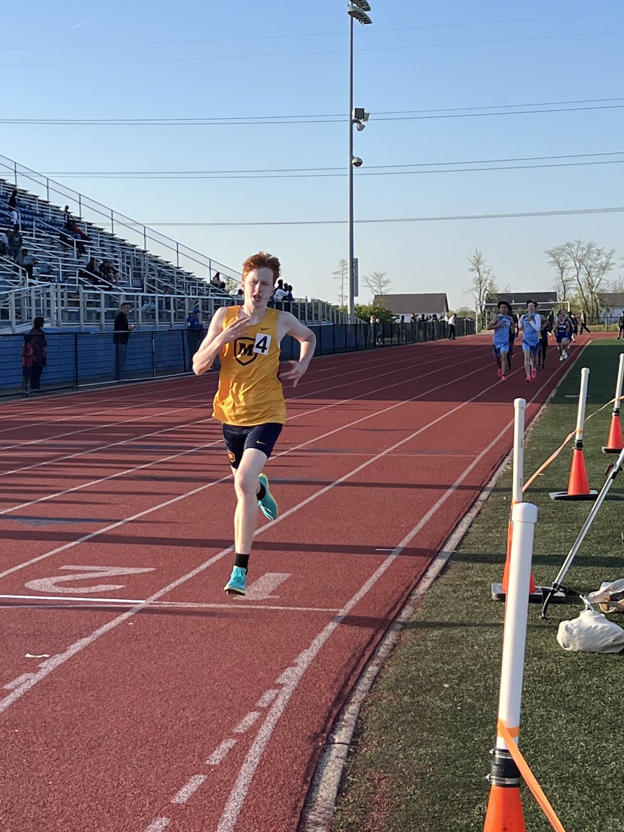 CoachFrankRusso's tweet photo. Monroe Invitational 800M Run @MoellerTrack 1-2🧹@PWesley2026 grabs🥇with a 💥PR 2:04.67 @Maximus98749474 takes🥈in 2:11.38 https://t.co/jwwsyho5hg