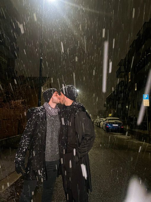 Our first snowfall together ❄️🥹 @AndresGuedez0 📍Oslo, Norway https://t.co/QyyQ9bchC6<a class="tags" target="_blank" title="On Twitter" href="/?out=eyJ0eXAiOiJKV1QiLCJhbGciOiJIUzUxMiJ9.eyJpYXQiOjE3MTkzNzA5OTksImlzcyI6InR3cG9ybnN0YXJzLmNvbSIsIm5iZiI6MTcxOTM3MDk5OSwiZXhwIjoxNzUwOTA2OTk5LCJyZWRpcmVjdF91cmwiOiJodHRwczovL3R3aXR0ZXIuY29tL0FuZHJlc0d1ZWRlejAifQ.kjt_e-Ym9PgOo4rzAazfEhaLXRu947ka1s-crcB43NsLJ8Isel-NWCf5wZiQ4WGGzQ8sSSfgkFFD2SJtzN4xMA">@AndresGuedez0</a>