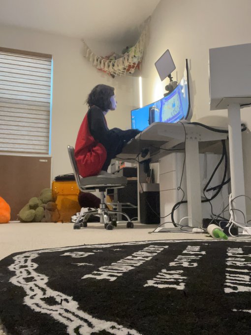 Me online vs me offline https://t.co/TB9V6iXybq<a href="/tag/roleplay"class="tags"><span>#roleplay</span></a><a href="/tag/tradwife"class="tags"><span>#tradwife</span></a>