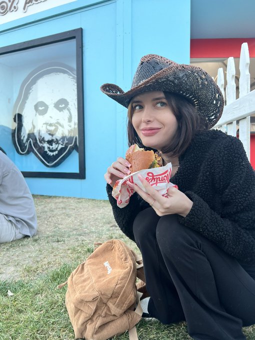 Me online vs me offline https://t.co/TB9V6iXybq<a href="/tag/roleplay"class="tags"><span>#roleplay</span></a><a href="/tag/tradwife"class="tags"><span>#tradwife</span></a>