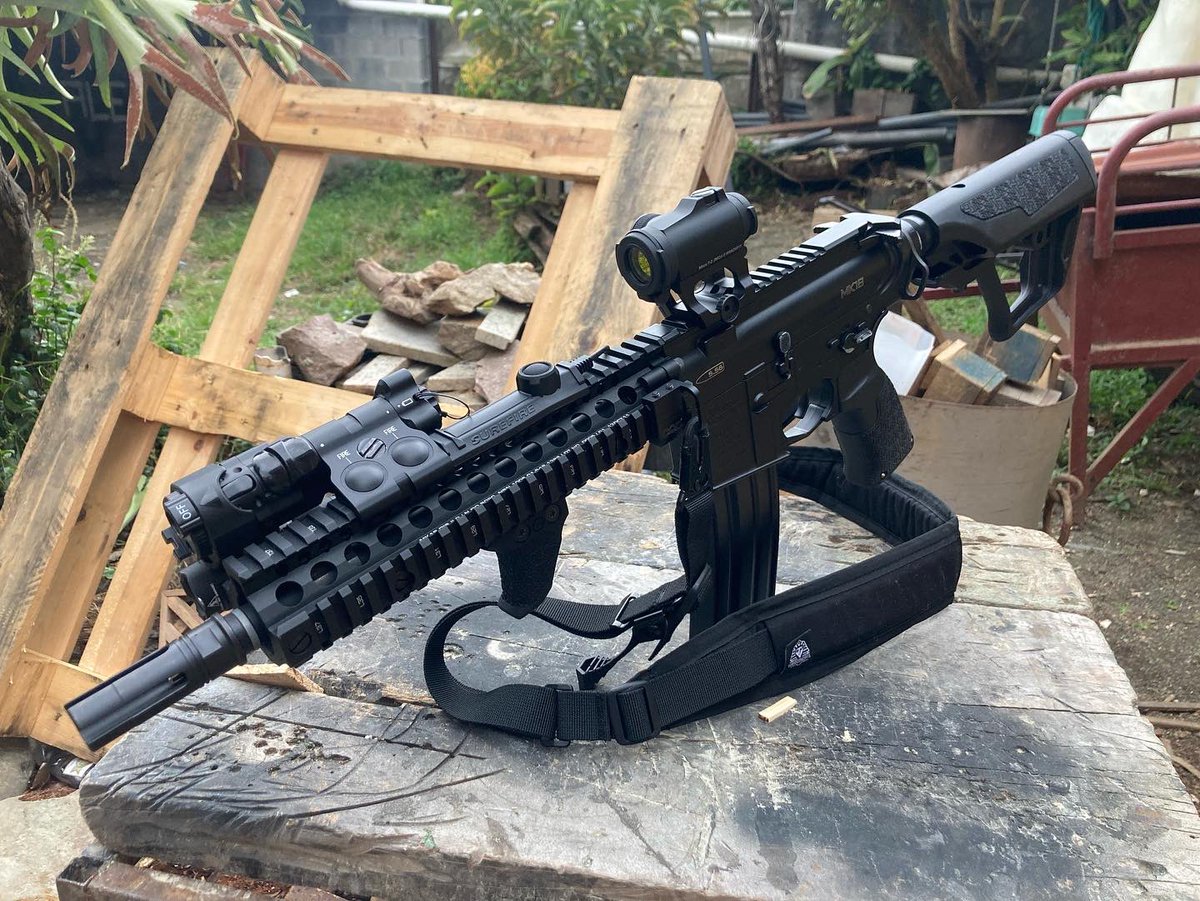 dani_devils_'s tweet photo. Some new cool stuff on my setup ICS MK18 EMG Daniel Defense Emisary Company hand stop B.E MYERS Mawl C1+ surfire scout light mini by Wadsn  ferro concepts slightster surfire flash hider by airsoft artisan aimpoint micro t2 scalarworks Leap mount and CQD sling point. https://t.co/2V3HNLWsn7