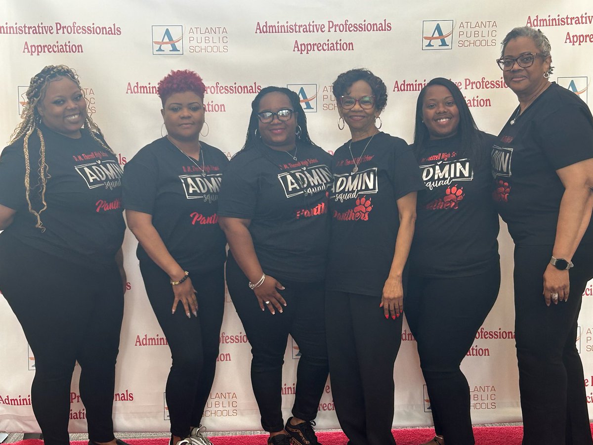 We continued the celebration today for our outstanding Administrative Assistants!! The real reason on how we are all able to CommitToTheT! Only the best on “The Trail!” @SEL_APS @drkalag @eshecollins