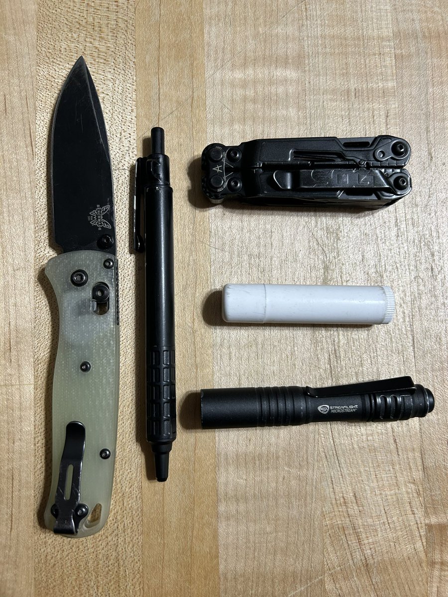 Ko4Nll's tweet photo. There is a first time for everything and @kyleaa0z sharing a picture of his FAT PP made me want to do a #pocketdump and see what other #hams are carrying even when not playing radio! #benchmade #SOG #streamlite #zebra #chapstick #everydayhamscarryingeverydaythings https://t.co/eXpVop5zMn