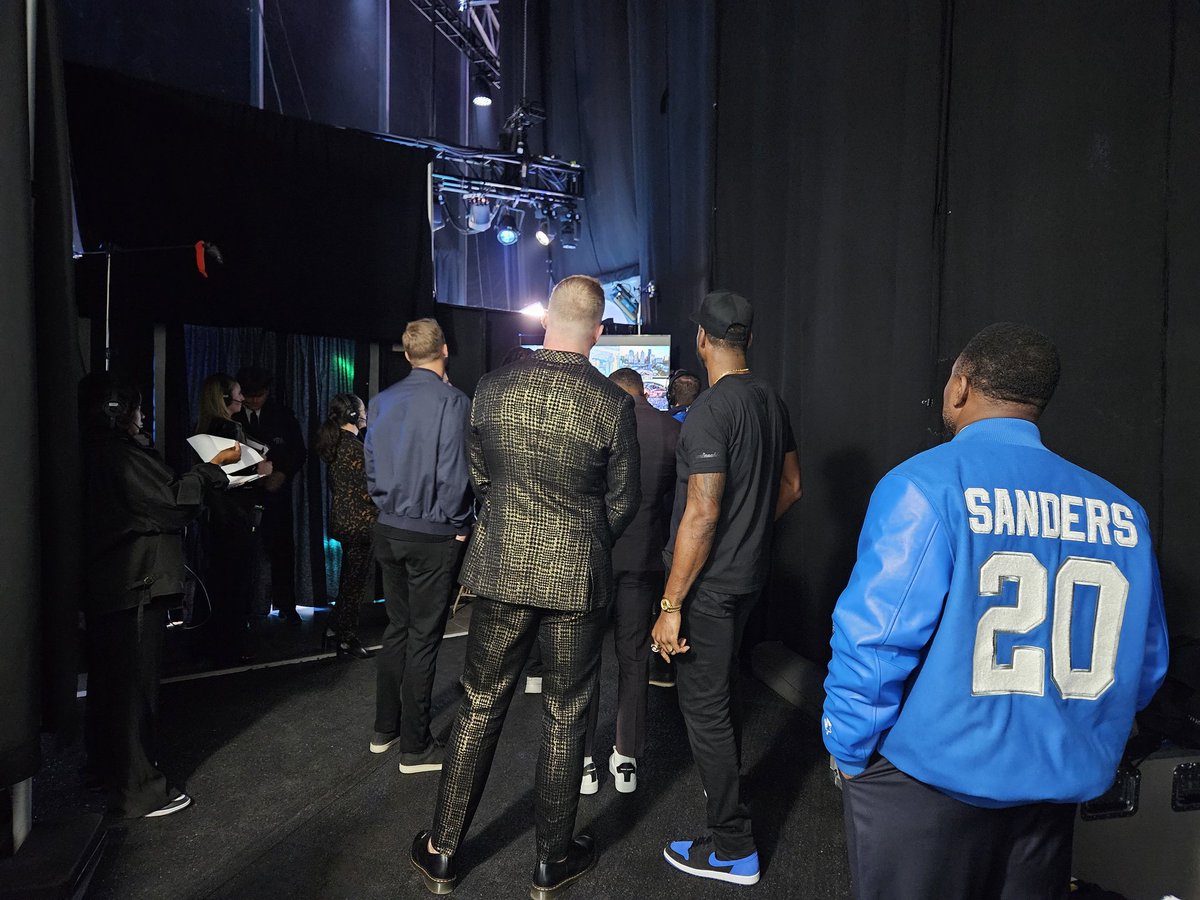 And it's on.  Welcome to the #D <a href="/NFLDraft/">NFL Draft</a>