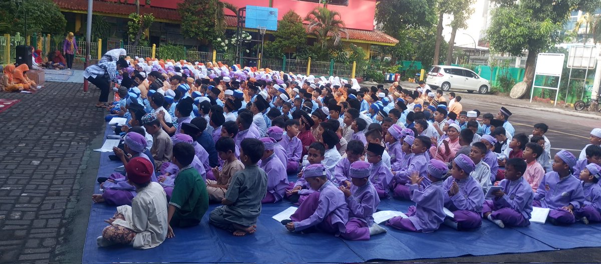 Pembiasaan jumat pagi