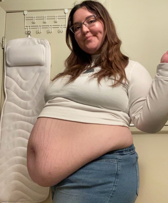 Anonymous said: &ldquo;New Laura ate the old Laura&rdquo;  Laura said: &ldquo;I can&rsquo;t see the difference 🤔 am I that fat<a href="/tag/happysaturday"class="tags"><span>#happysaturday</span></a>