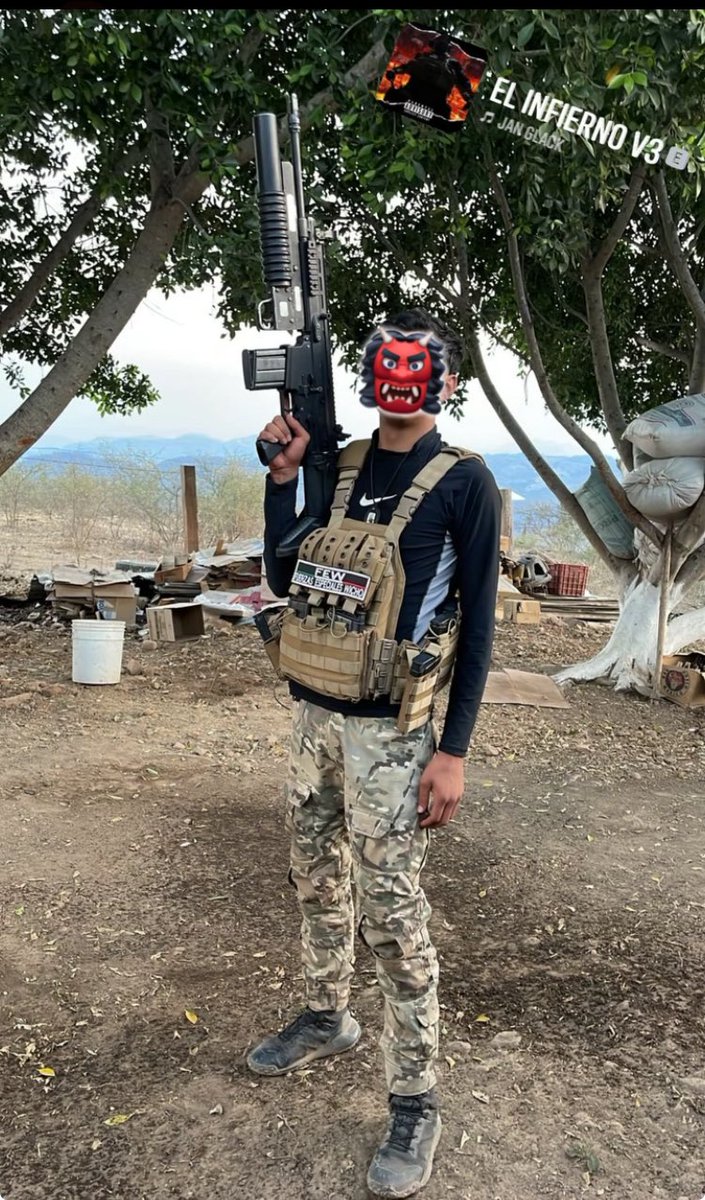 Armando61150734's tweet image. #MICHOACAN LA NUEVA 
“FUERZAS ESPECIALES WICHOS” DE 
LUIS ENRIQUE BARRAGÁN CHÁVEZ CONOCIDO MÁS COMO “EL WICHO” OH “EL R5” LÍDER DE CARTELES UNIDOS. ESTOS SON LOS QUE SE HICIERON PASAR POR AUTODEFENSAS YA QUE EL #CJNG 4LETRAS SIGUE AVANZANDO EN SUS TERRENOS