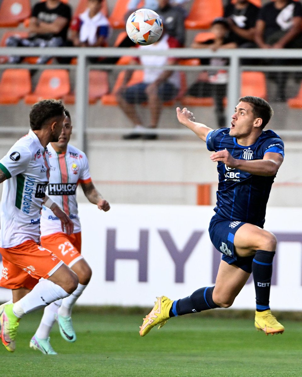 TNTSportsAR's tweet photo. TRIUNFAZO Y SE AFERRA A LA CIMA 🔵⚪️

Talleres se impuso 2-0 ante Cobresal en Calama y quedó puntero del Grupo B de la Copa Libertadores 🏆

⚽️ Kevin Mantilla (18’) y Ramón Sosa (27’)

📷 Fotobaires https://t.co/GZAk0DSi2m
