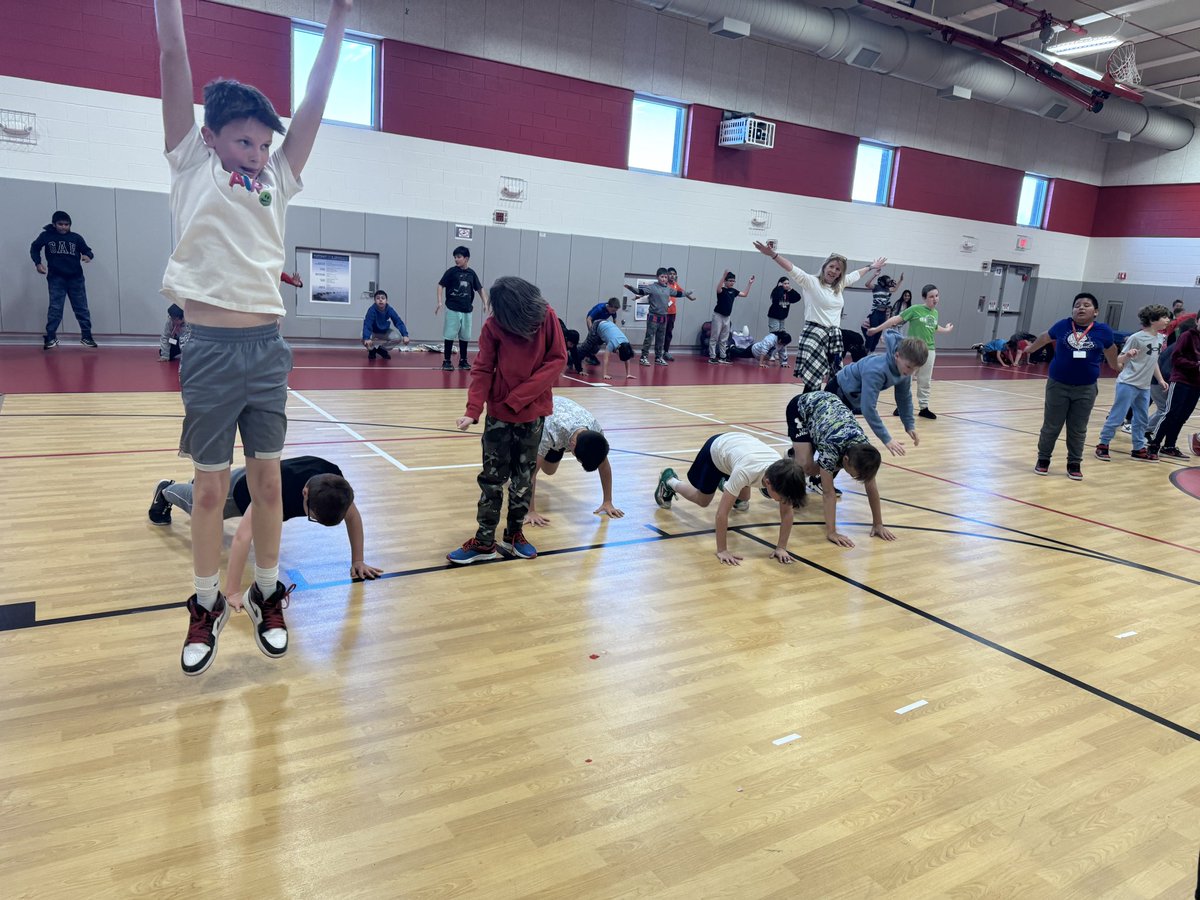 E is for Exercise Day! It was only fitting that @STARKE_IT programmed a workout for the 5th grade classes! They ROCKED it 💪🏻 #MayWhitneyWildcats #empower95